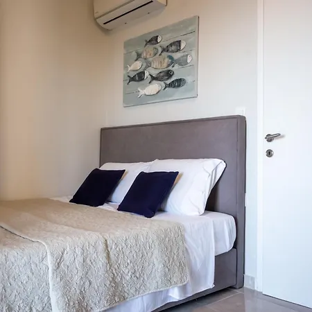 Ionian Blue Maisonettes 바니체스